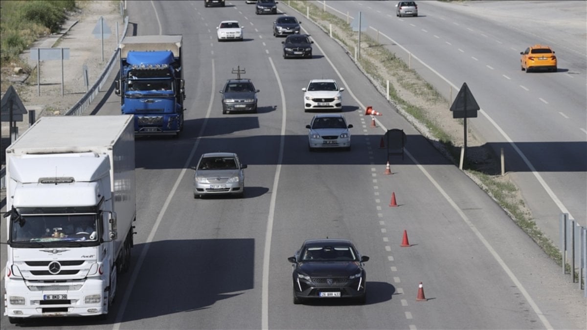 3 vilayette ağır tonajlı araçlara bayram dönüşü yasağı geldi