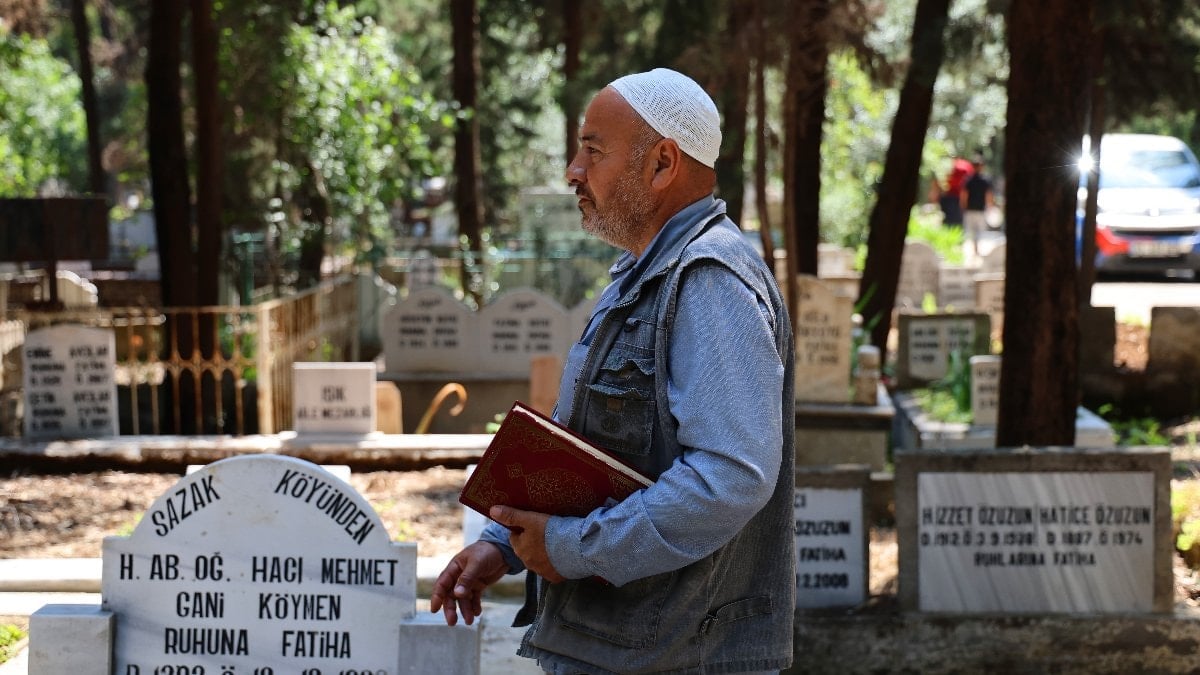 Adana'da "Hocayım" dedi, 'işçi' çıktı: Duayı okuyamayınca mezarlıktan atıldı
