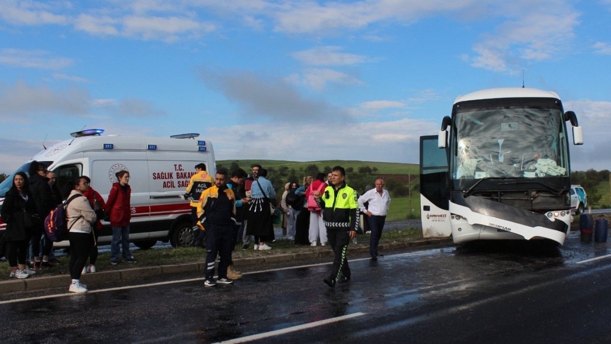 Aksaray'da çeşit otobüsü kaza yaptı: 16 yaralı