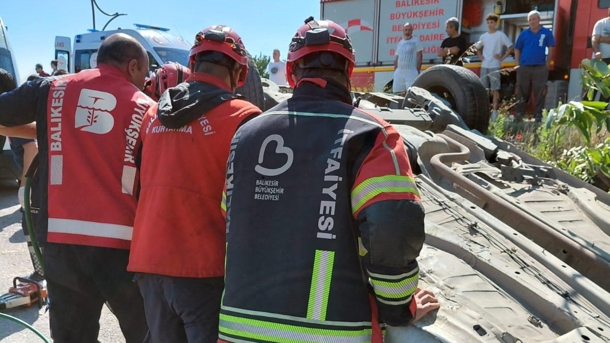 Balıkesir'de trafik kazası : 1 meyyit, 3 yaralı
