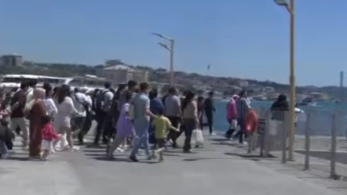 Bayramın son gününde Adalara gitmek isteyen vatandaşlar iskeleleri doldurdu