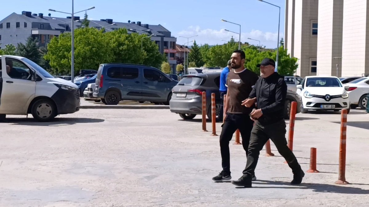 Bursa'da eski eşinin konutuna molotof atan şahıs yakalandı