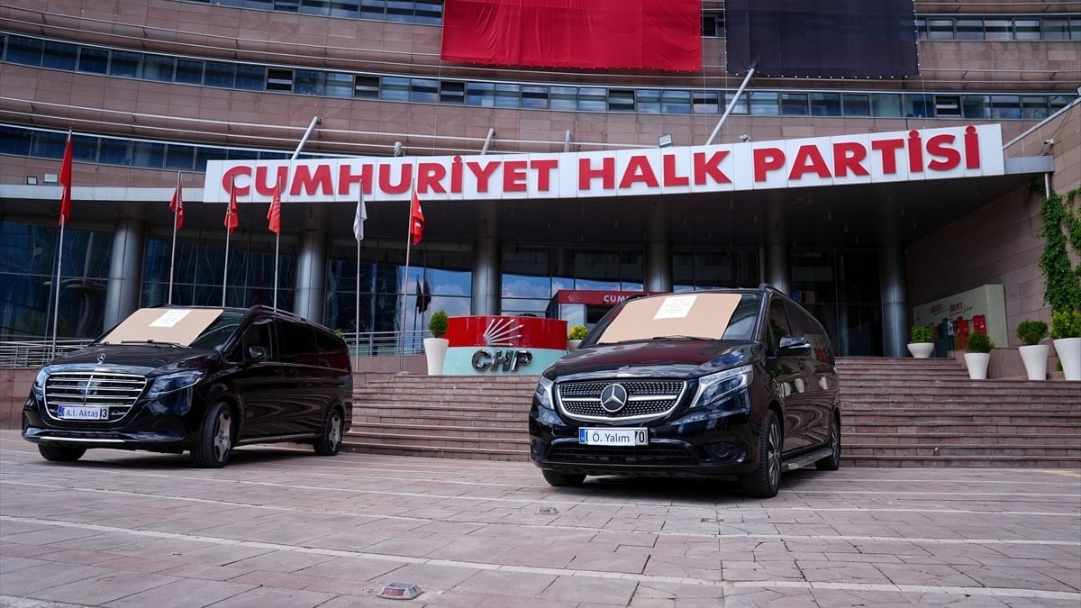 CHP'li vekiller Whatsapp'ta küfürleşti: Kümeleri ayırdılar