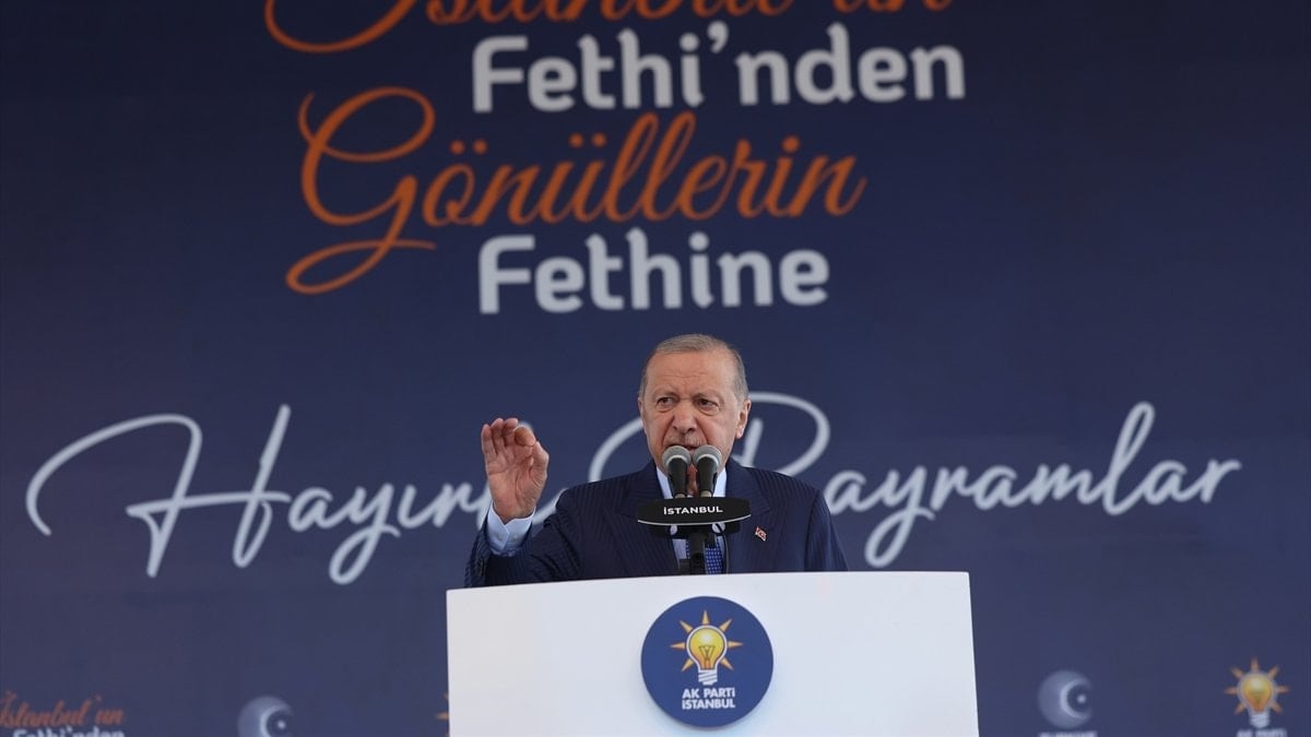 Cumhurbaşkanı Erdoğan'a özel hazırlanan miğfer ikram edildi