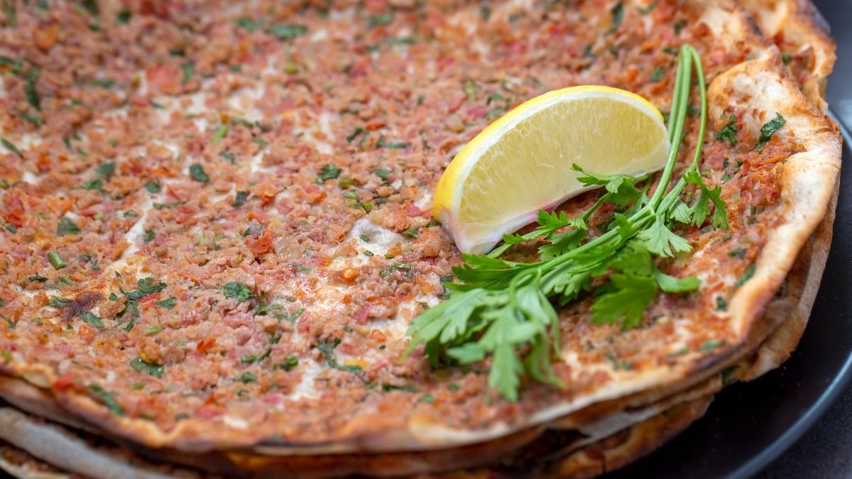 Fethiye'de tatilcilere bin 450 liralık lahmacun satışı