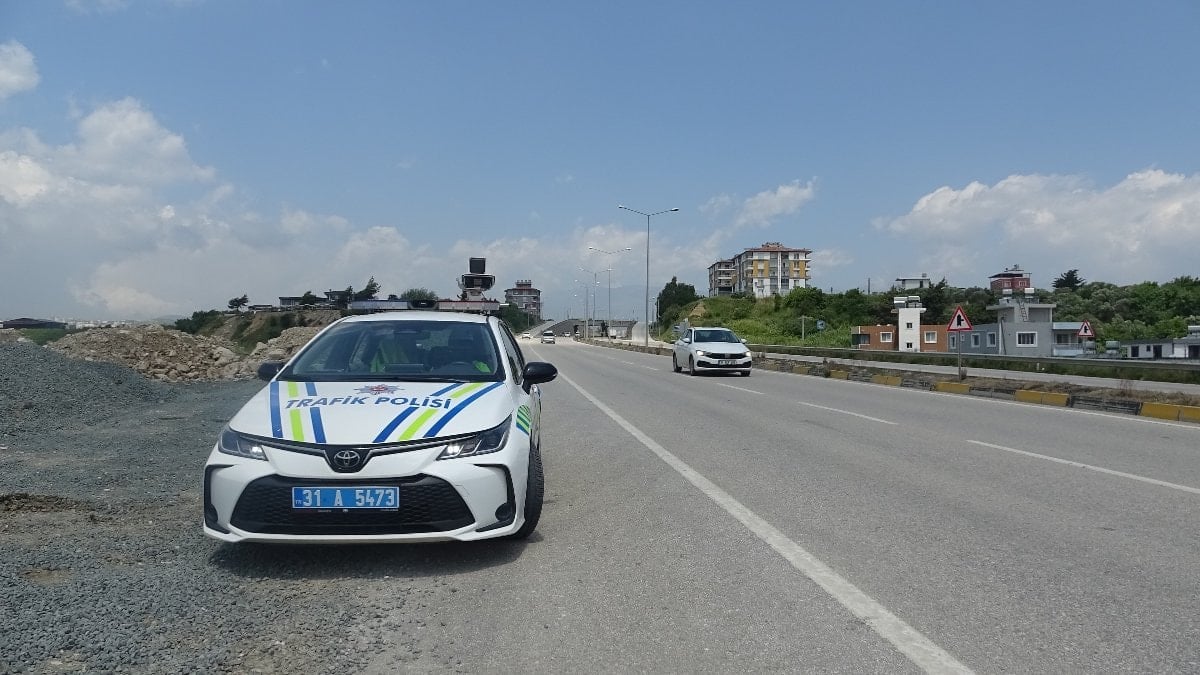 Hatay'da birinci sefer trafik cezası yedi: Polis gruplarını tebrik etti