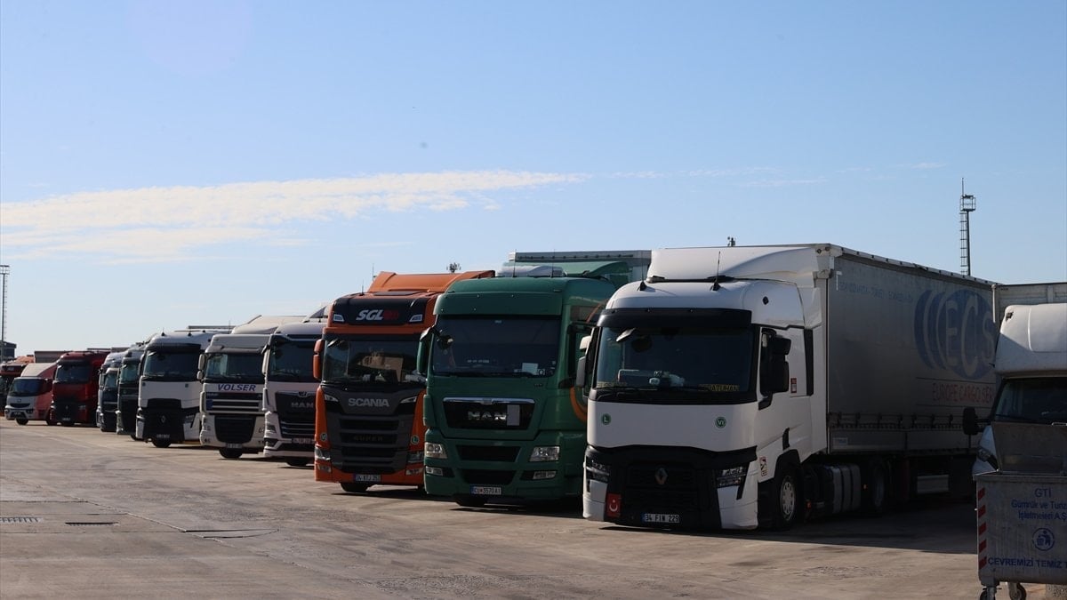 Hudut kapısında tır sürücüleri bayramı ailelerinden uzakta kutladı