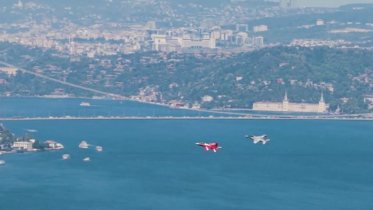 HÜRJET'ten İstanbul'un fethi için şov uçuşu