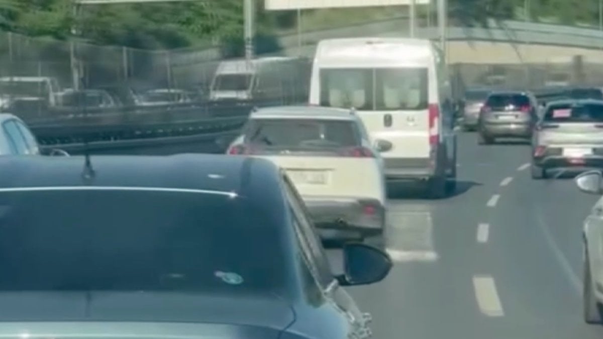 İstanbul'da makas atan ehliyetsiz şoföre 176 bin lira ceza