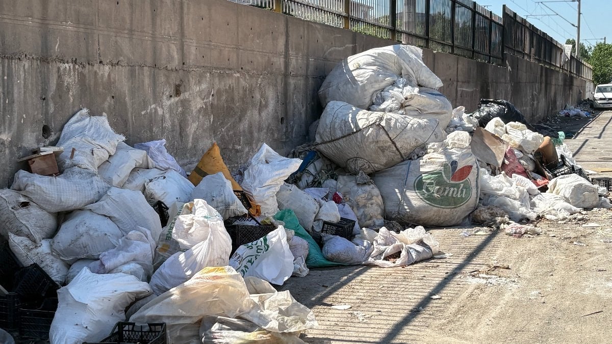 İzmir bayramda da bildiğiniz üzere: Çöp yığınları görenlere 'pes' dedirtti
