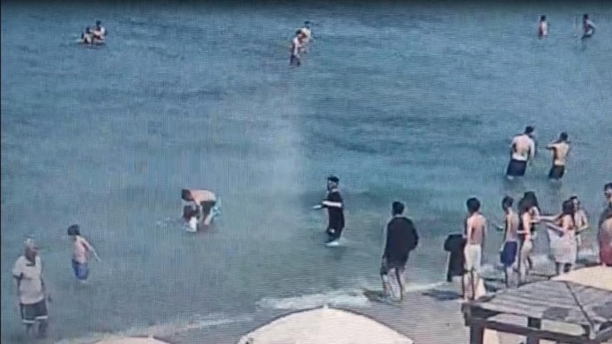 Kuşadası'nda 70 yaşındaki turist son anda kurtarıldı