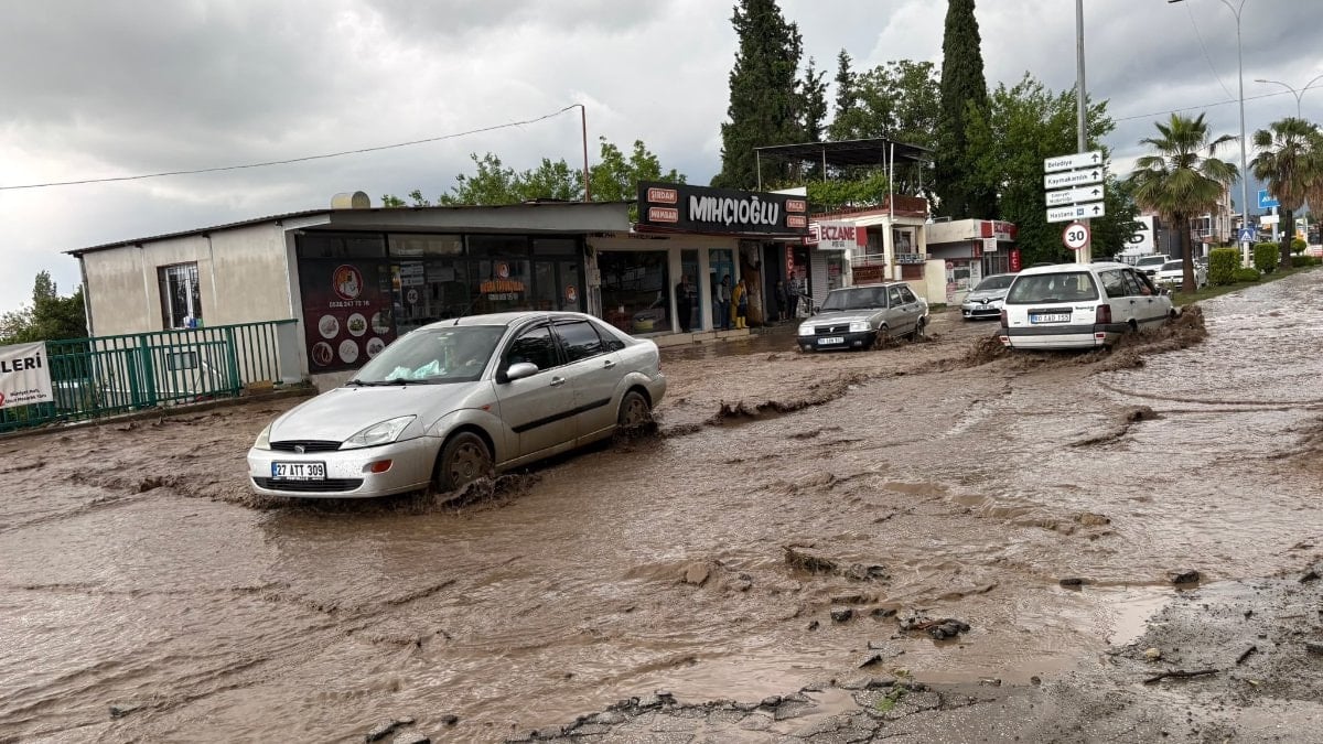 Osmaniye'de tıpkı gün içerisinde ikinci kez sel felaketi yaşadı