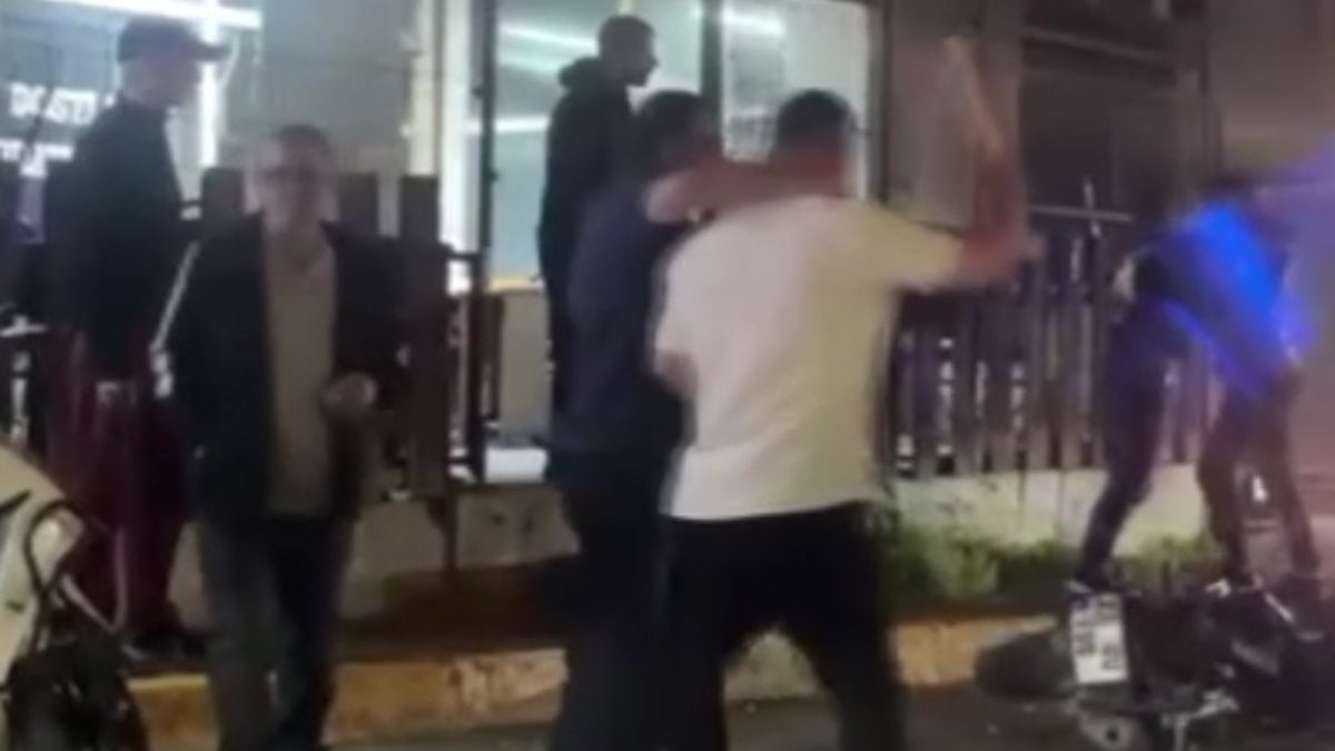 Pendik'te sokak ortasında tekmeli sopalı hengame kamerada