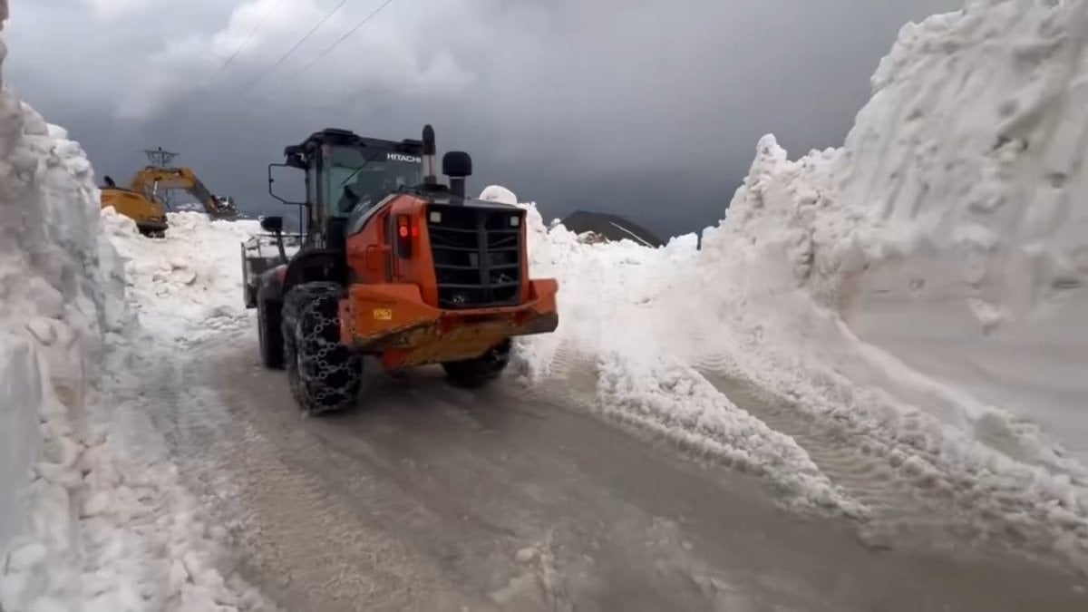 Şırnak'ta karla gayret sürüyor