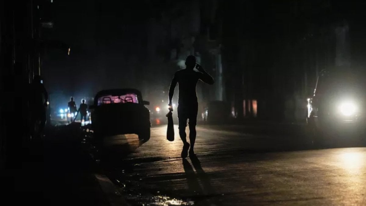 Solcuların mucize ülkesi Küba'da besin ve yakıt krizi