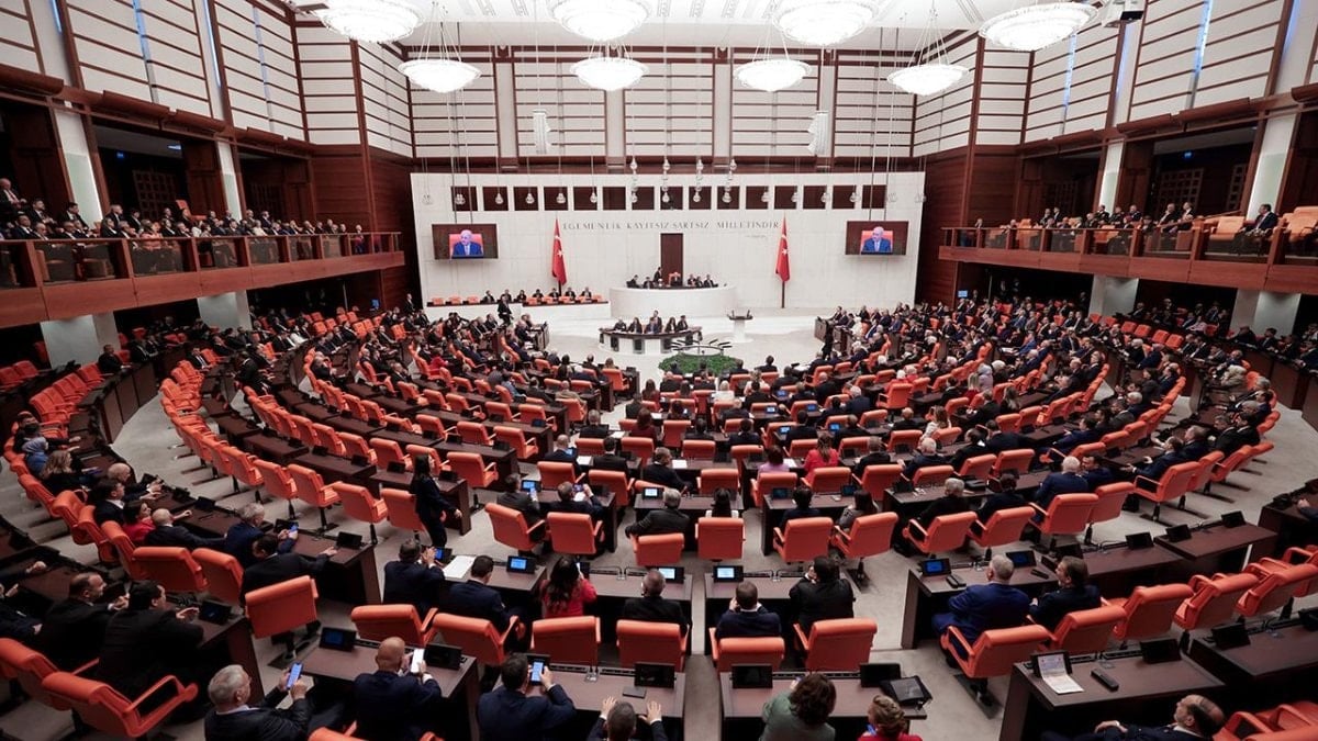Emniyet Teşkilatı'na ait düzenlemeler içeren kanun TBMM'den geçti