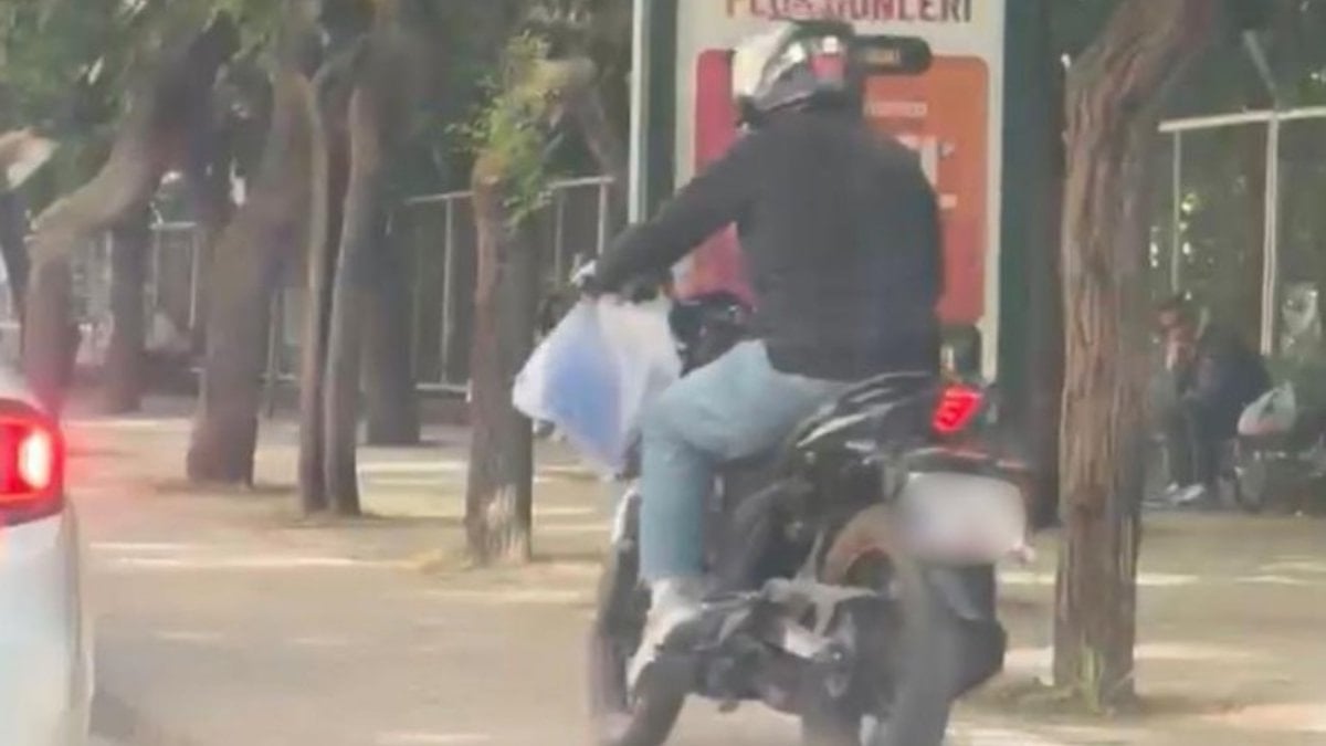 Eskişehir'de trafikten kaçan motosiklet şoförü, kaldırımdan ilerledi