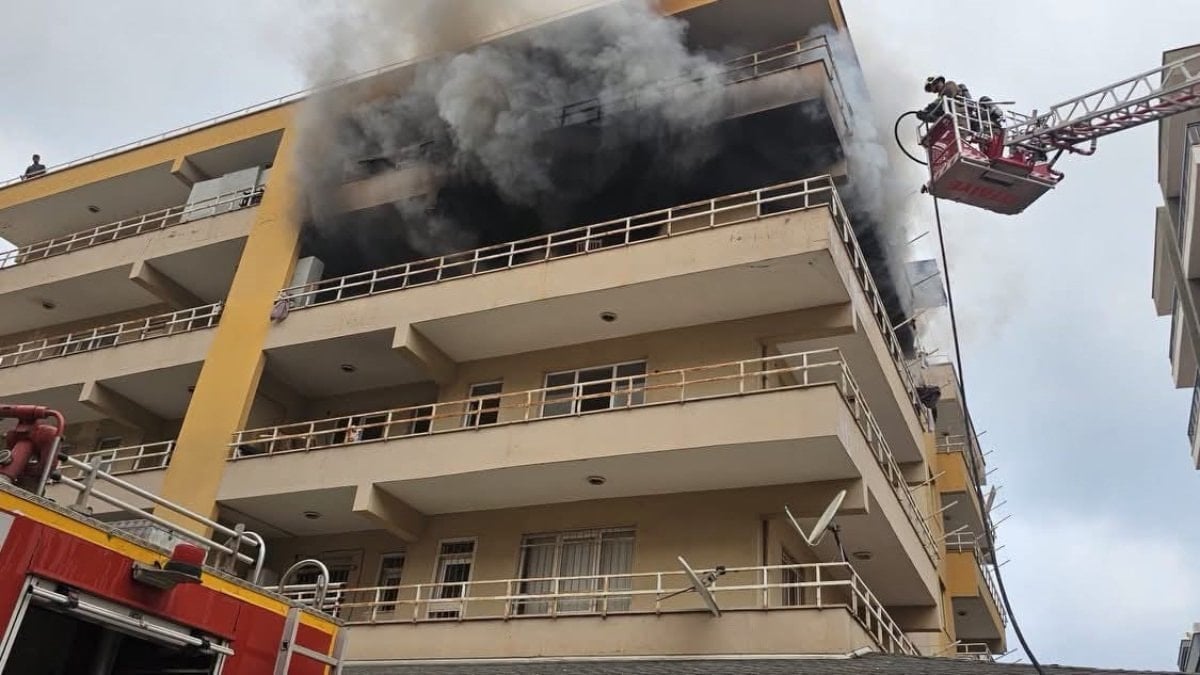 Hatay'da apartman dairesinde yangın paniği