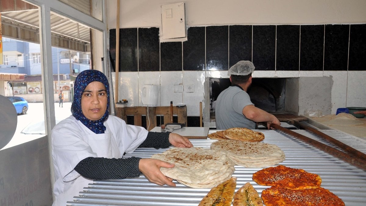 Hatay'da oğlu için fırın açıp çalışmaya başladı