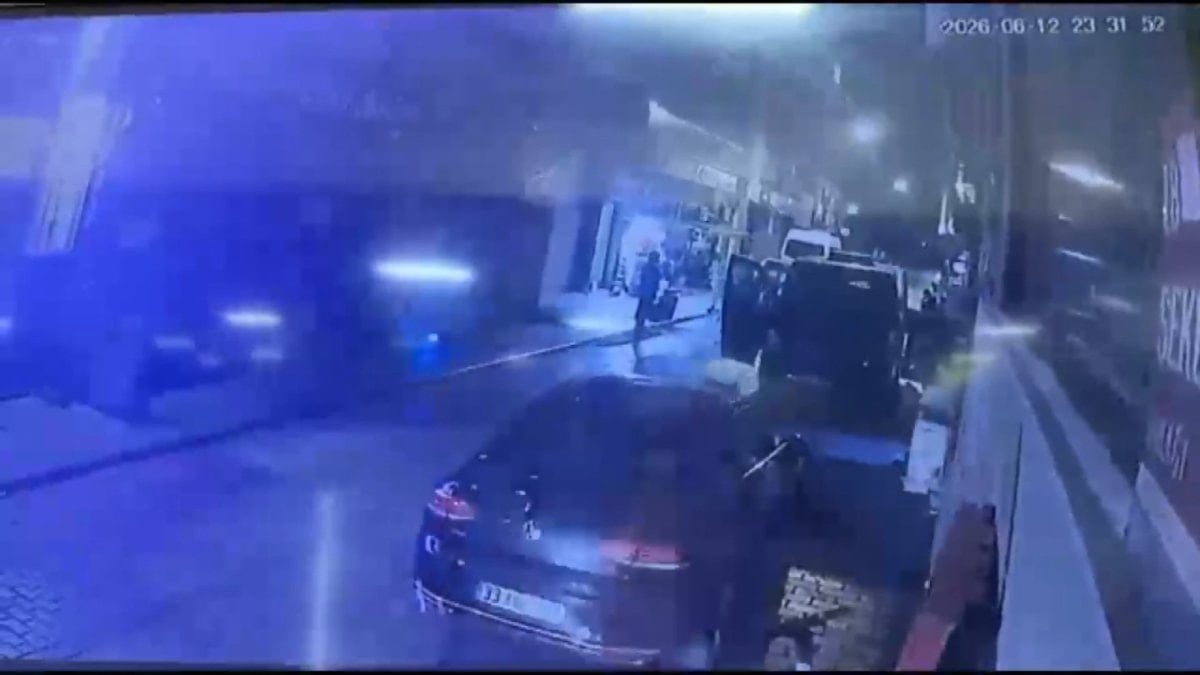 İstanbul Havalimanı'na giden VIP minibüsün yolcularını gasbeden 11 kuşkulu yakalandı