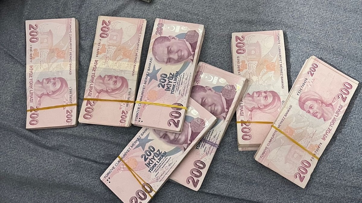 İzmir merkezli FETÖ operasyonu: 12 vilayette yapılanma deşifre edildi