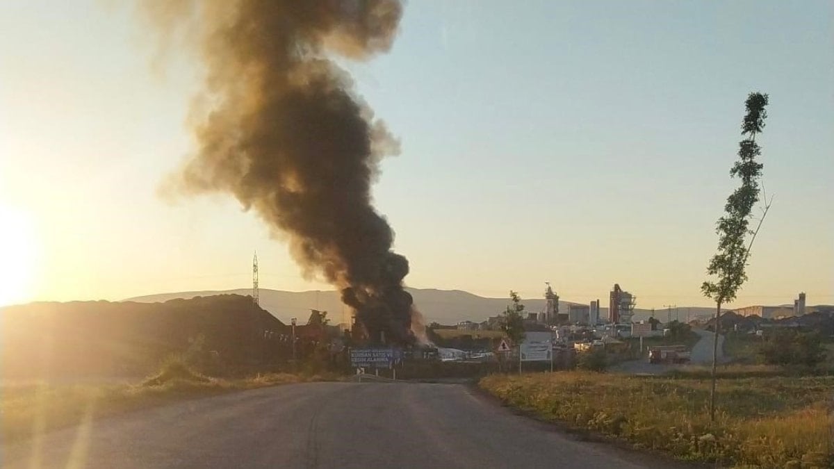 Kayseri'de asfalt şantiyesinde korkutan yangın