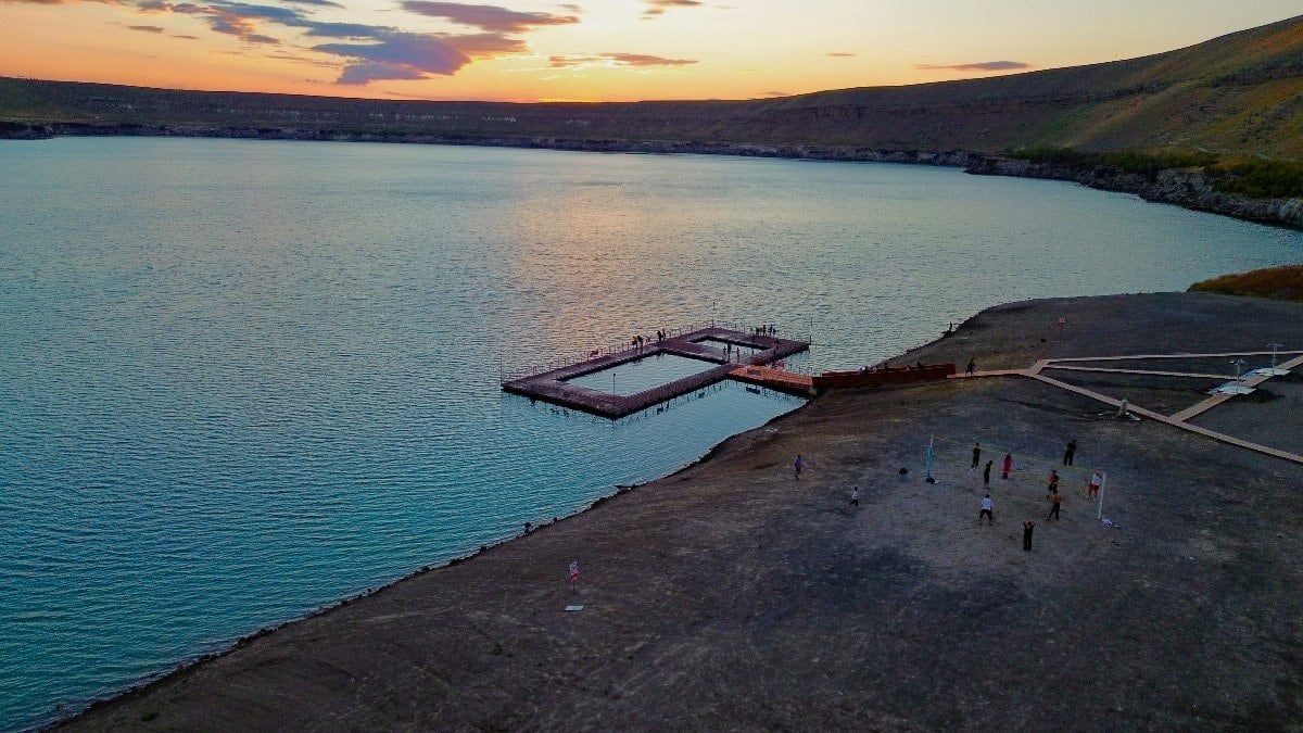Konya'nın doğal plajlarından Acıgöl ilgi çekiyor