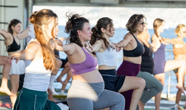 Körfez'in mavisinde 400 kişilik yoga buluşması