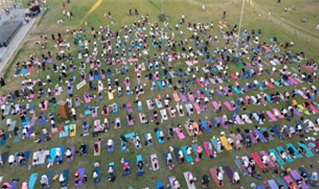 Matlar çimlere serildi Kültürpark'ta yoga rüzgârı esti