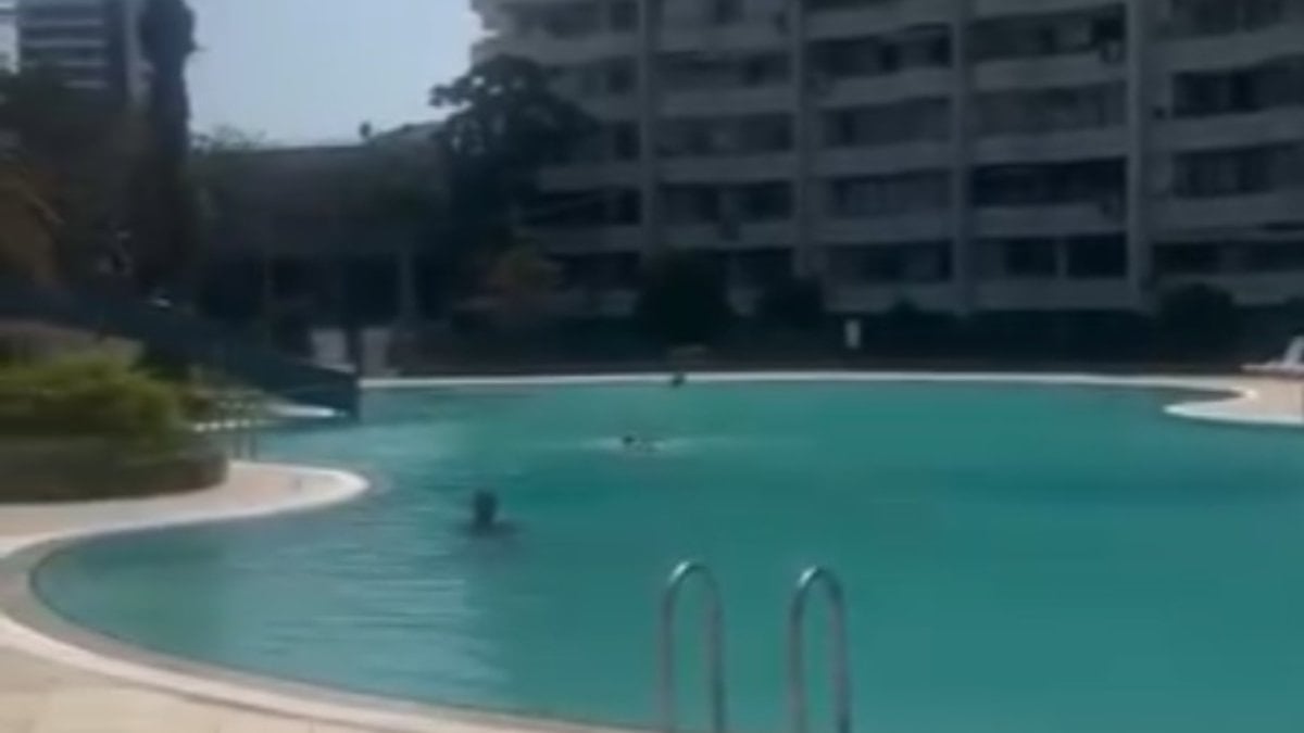 Mersin'de tesettür mayolu bayan havuza alınmadı: Misyonlu tutuklandı