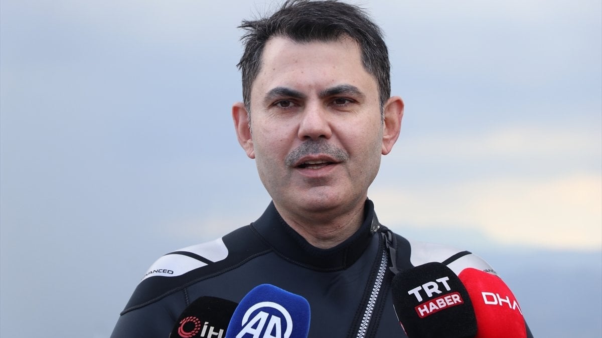 Murat Kurum, İzmit Körfezi'ndeki paklık çalışmalarını su altı dalışıyla gözlemledi