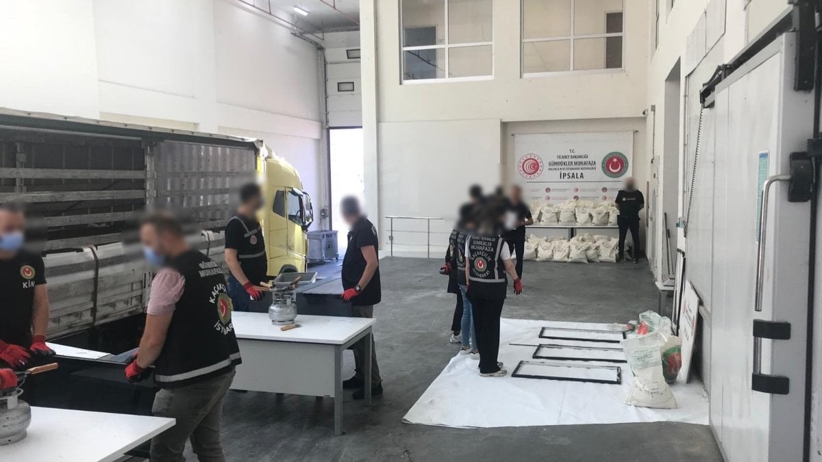 Ticaret Bakanlığı paylaştı: Sınır kapısında 3 milyar liralık uyuşturucu ele geçirildi