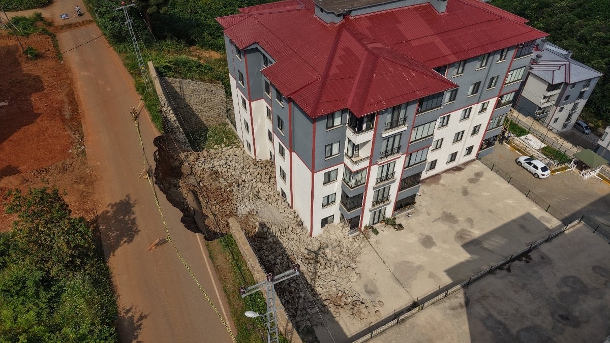Trabzon'da çöken duvar paniğe sebep oldu