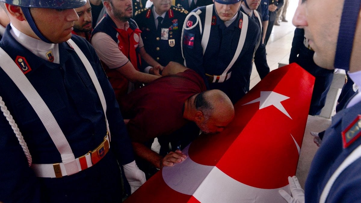 Van'da kazada şehit olan uzman çavuş son seyahatine uğurlandı
