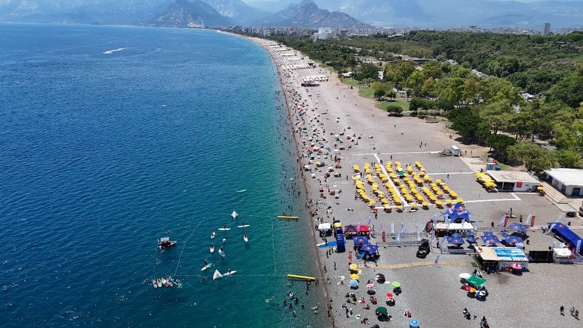YKS sonrası Antalya'da kıyılar doldu taştı