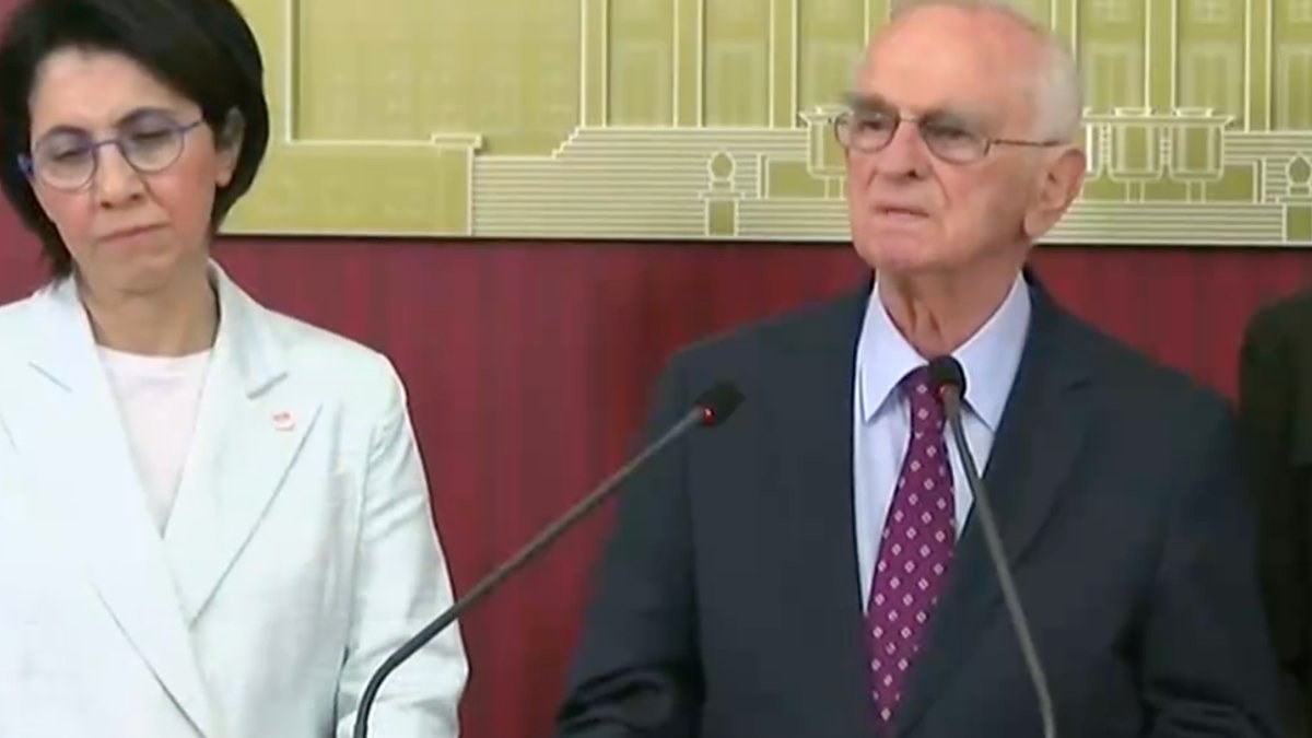 70 yıldır CHP üyesi olan Lider Sav partisinden istifa etti