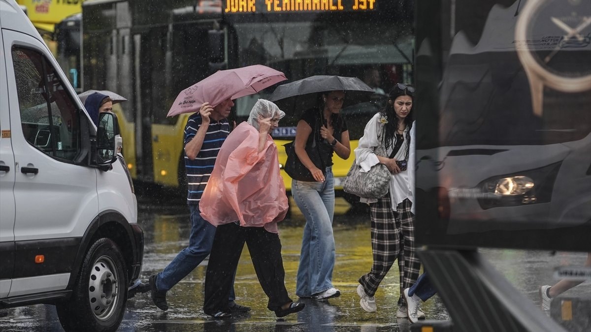 AFAD: Meteorolojik ihtar verilen illerde 18 bin 705 işçi görevlendirildi