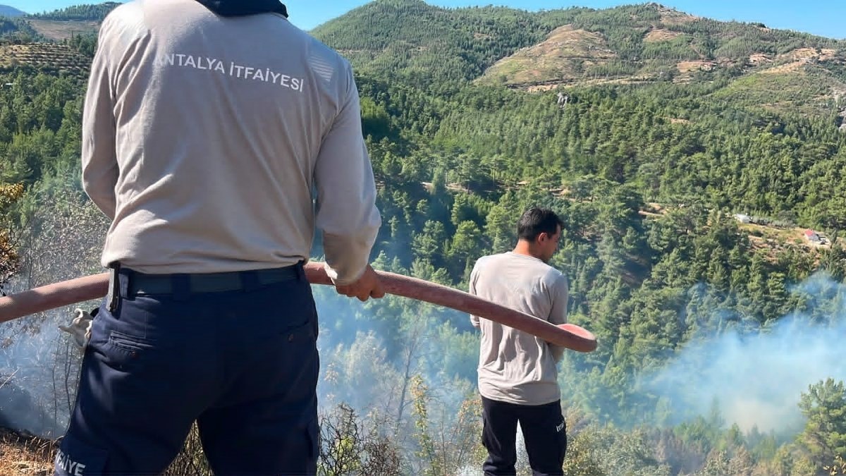 Alanya'da orman yangını: 45 konut önlem emelli tahliye edildi
