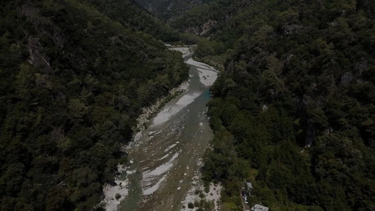 Aşırı sıcaklar Fransa'da ırmakları kurutuyor