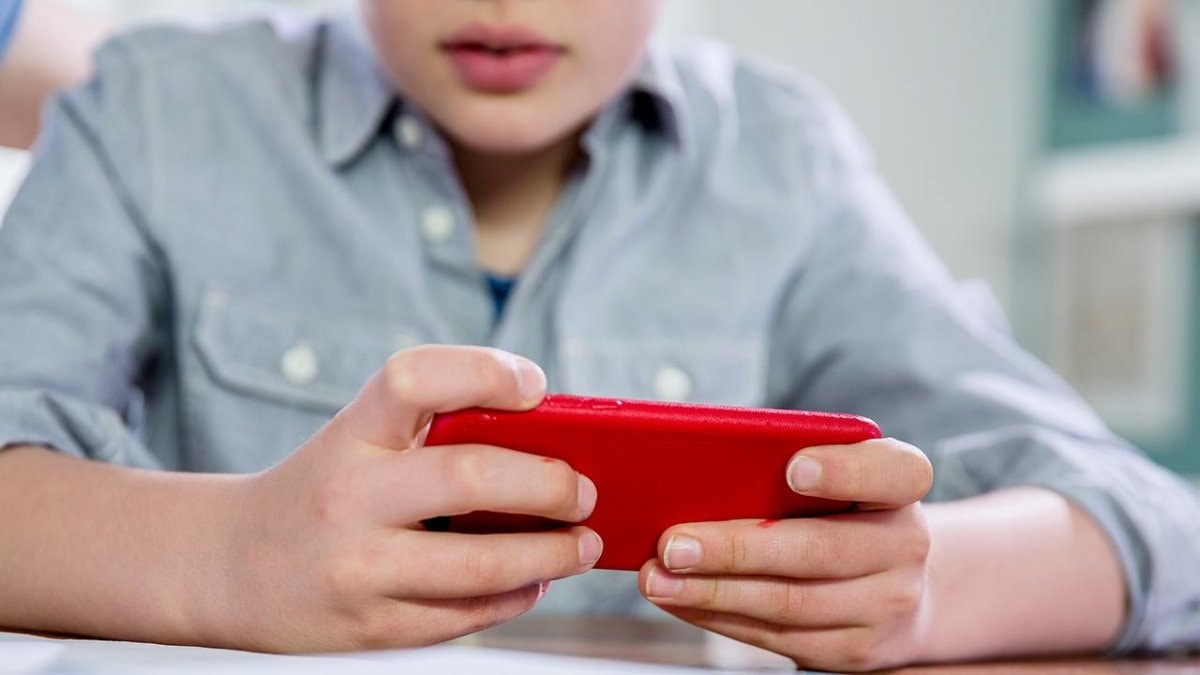 Çekya okullarda cep telefonu kullanımını yasaklayacak