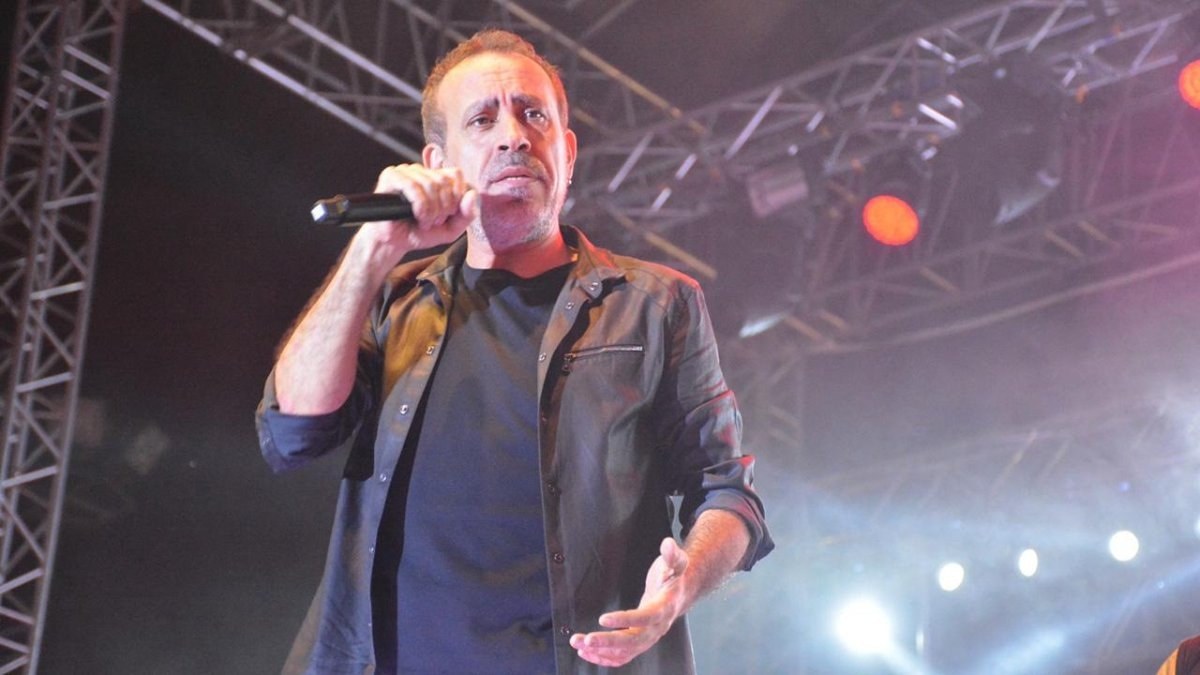 Haluk Levent'in kriz idaresi: Projesi için para topladığı okula gösteriydi