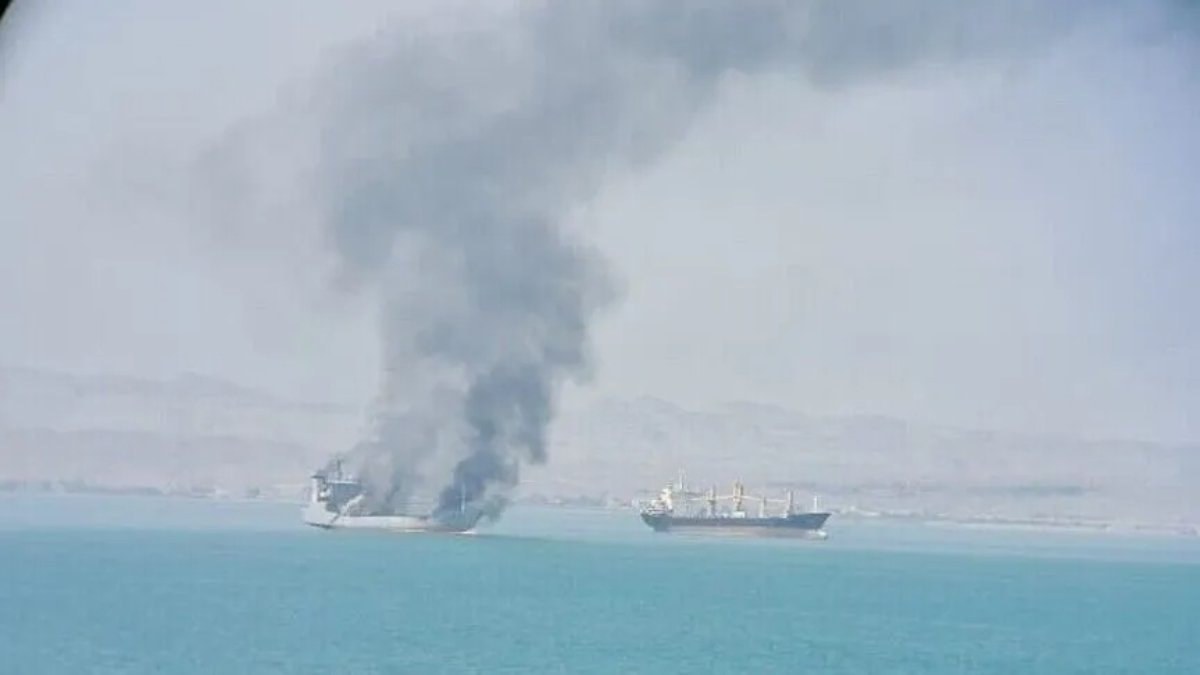 İran: Hürmüz Boğazı'nda inançsız rotada seyreden iki tanker 'patladı'