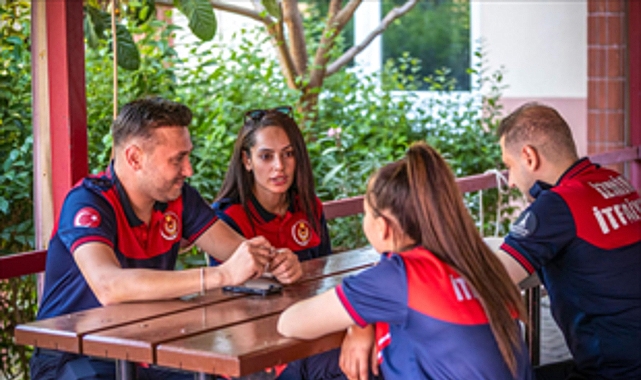 İzmir İtfaiyesi'nin ilk kadın şoförü