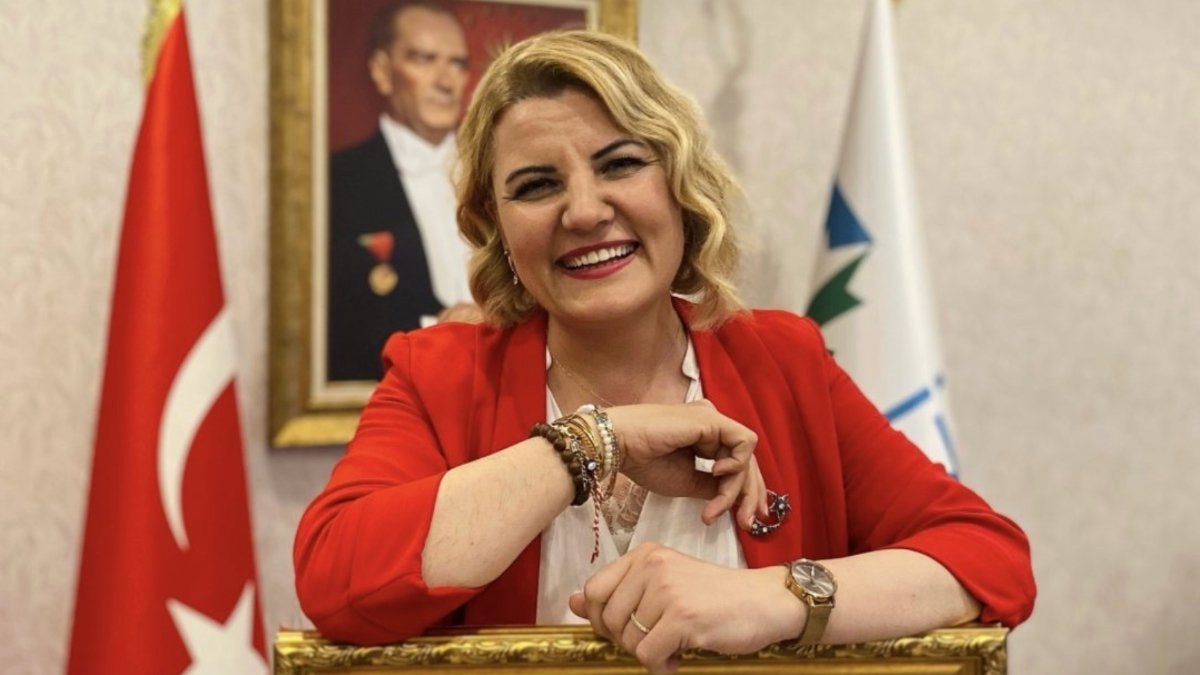 İzmit Belediye Lideri'nin Seyahat kalkışması sırasında attığı nahoş 'Tweet'ler ortaya çıktı