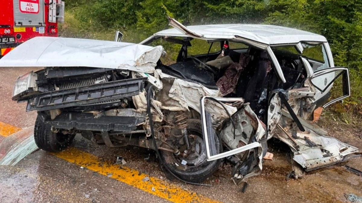Karabük'te tır ile araba çarpıştı: 1 meyyit, 2 ağır yaralı