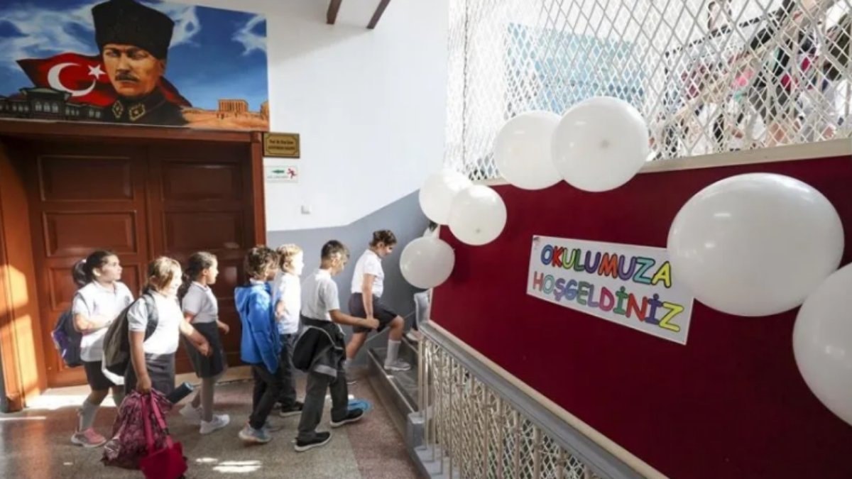 Okullarda yeni periyot başlıyor! Yönetmelikte dikkat çeken değişiklikler