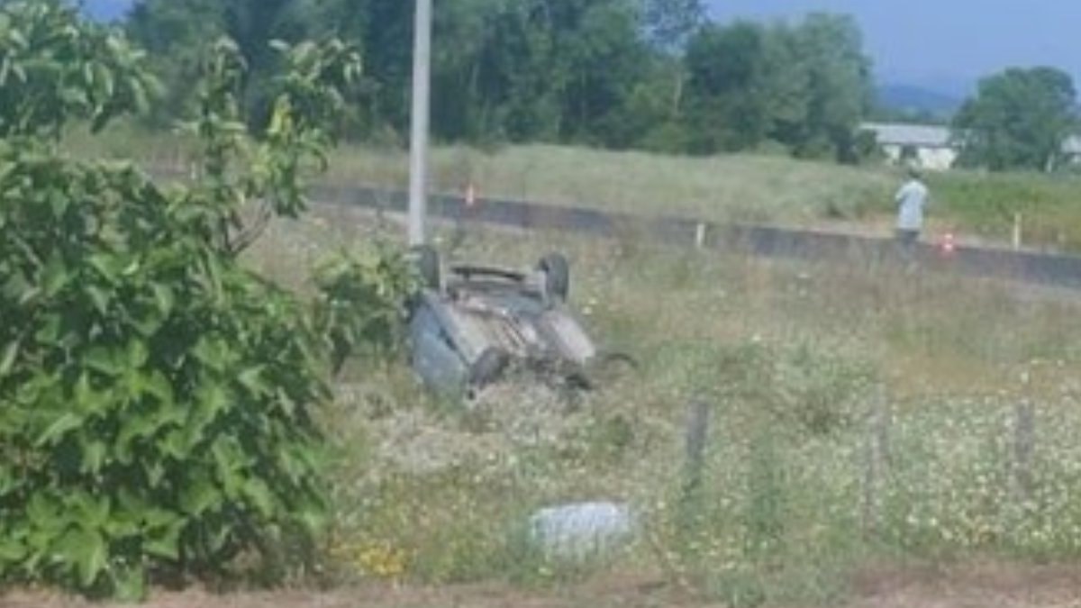 Zonguldak'ta kavşakta çarpışan araba toprağa savruldu: 1 yaralı