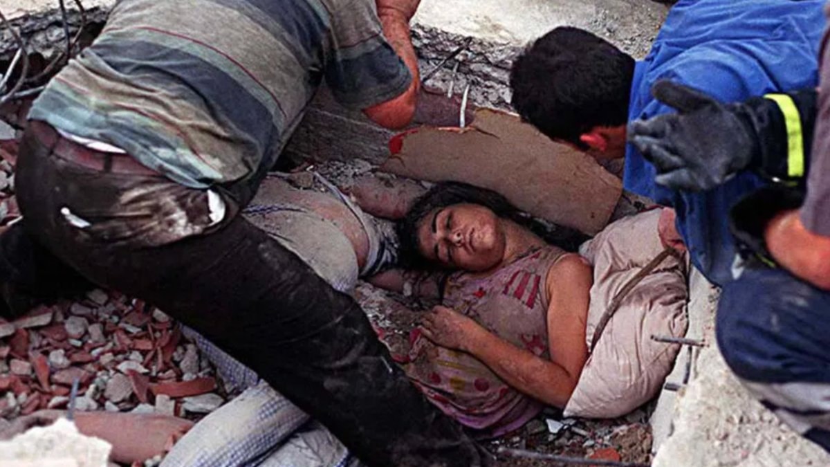 17 Ağustos Depremi'nin hafızalardan silinmeyen imajları