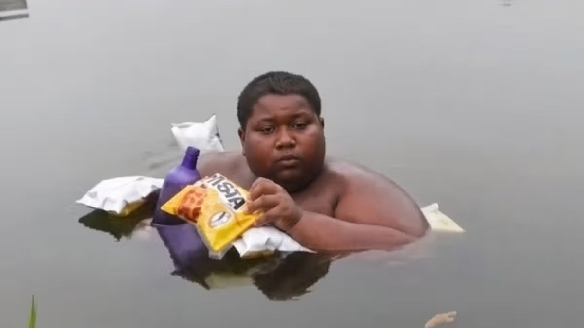 5 yıldır gölette yaşıyor: Sudan çıkmama nedeni gündemde