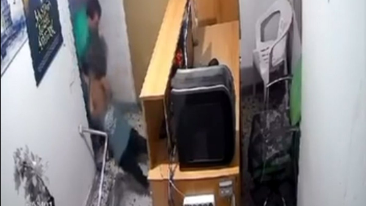 Adana'da birlikte yaşadığı bayanı darbetti